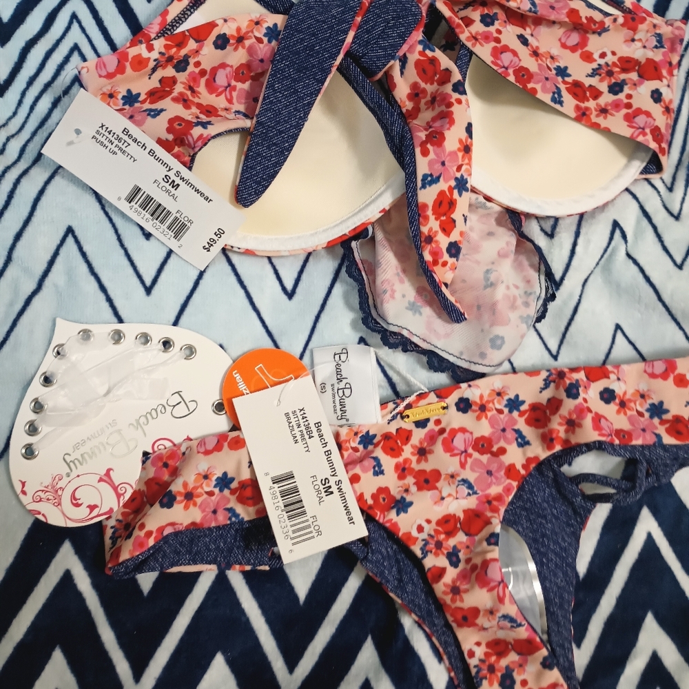 Beach Bunny Sittin Pretty SM NWT floral Bikini w reversible bottom - Picture 6 of 10